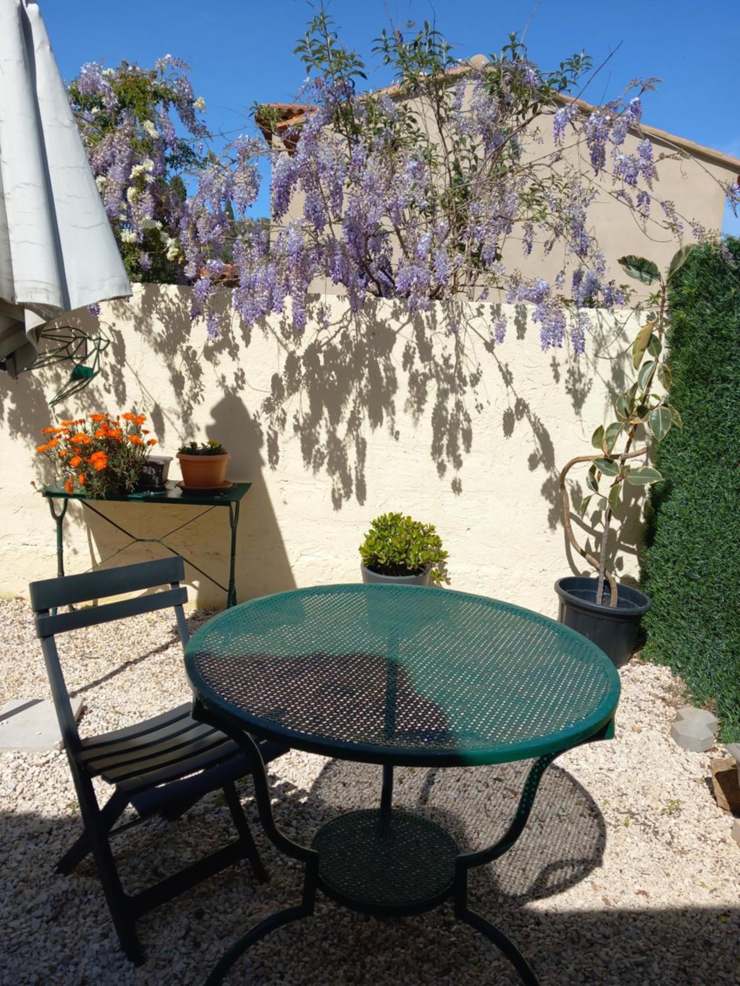 Apartment Avec Jardin Et Parking Prives